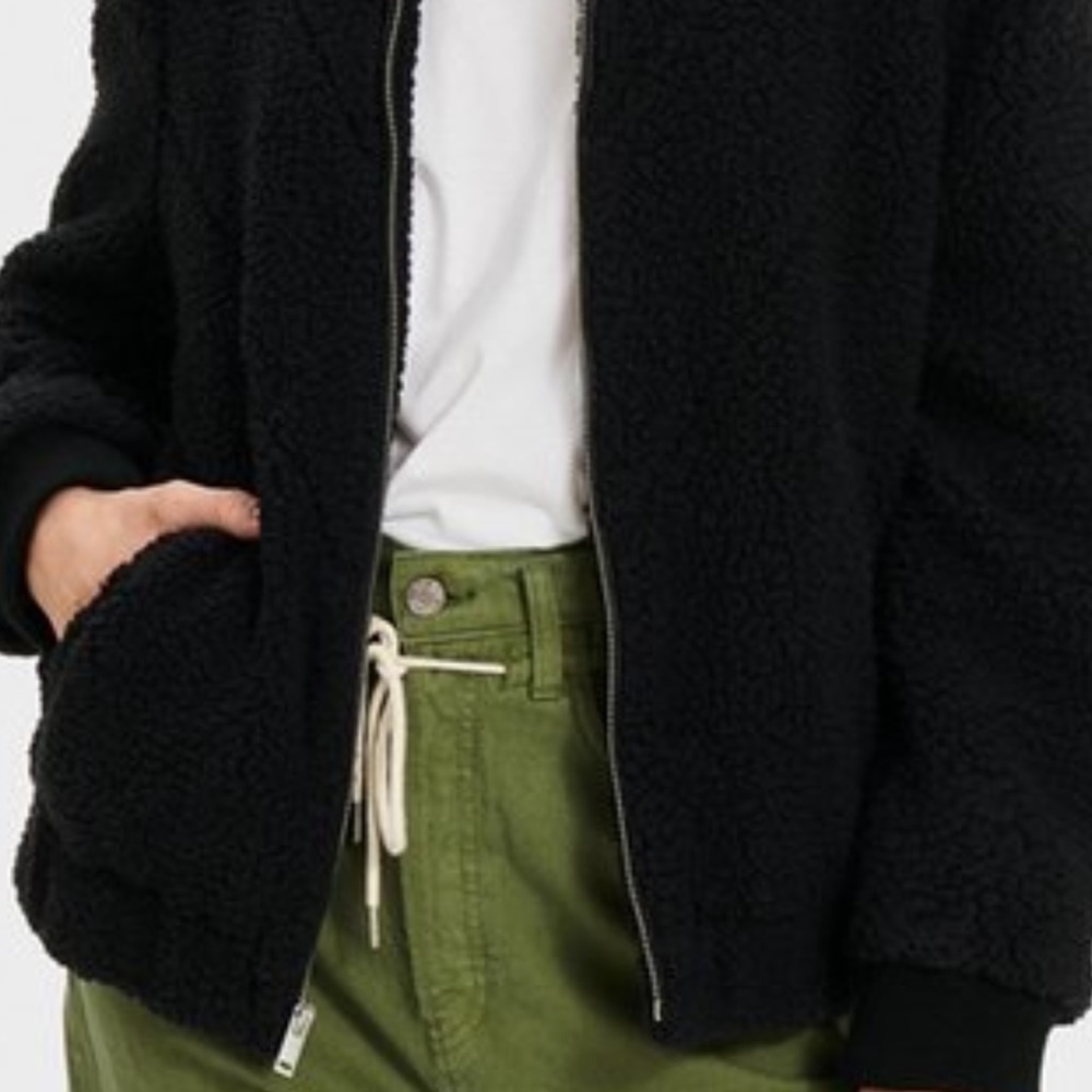 UGG NWT Chevron Annalise comfy soft jacket, NWT Size M - Picture 3 of 3